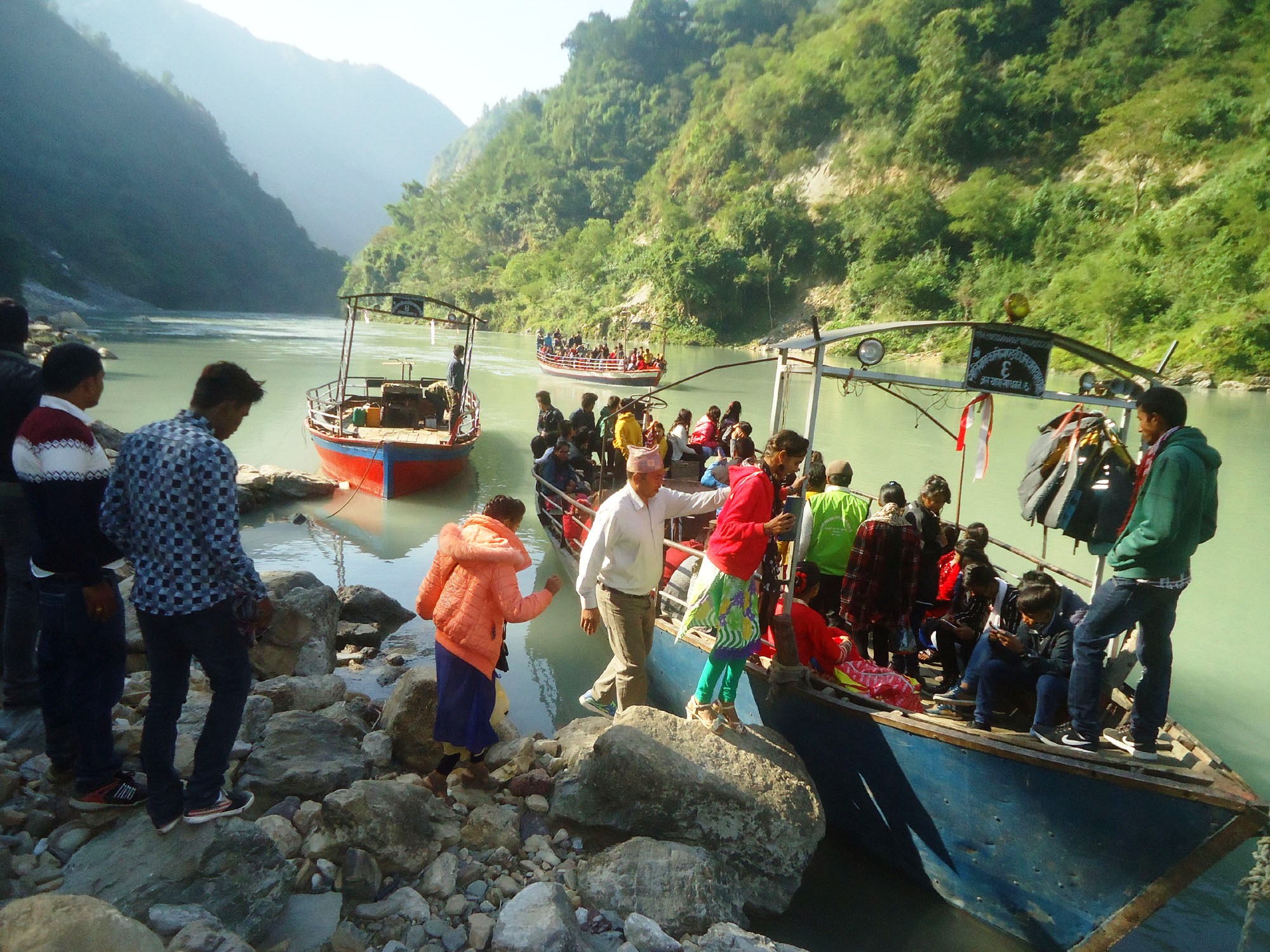 आन्तरिक पर्यटकलाई सहज बनायो स्टिमर सेवाले